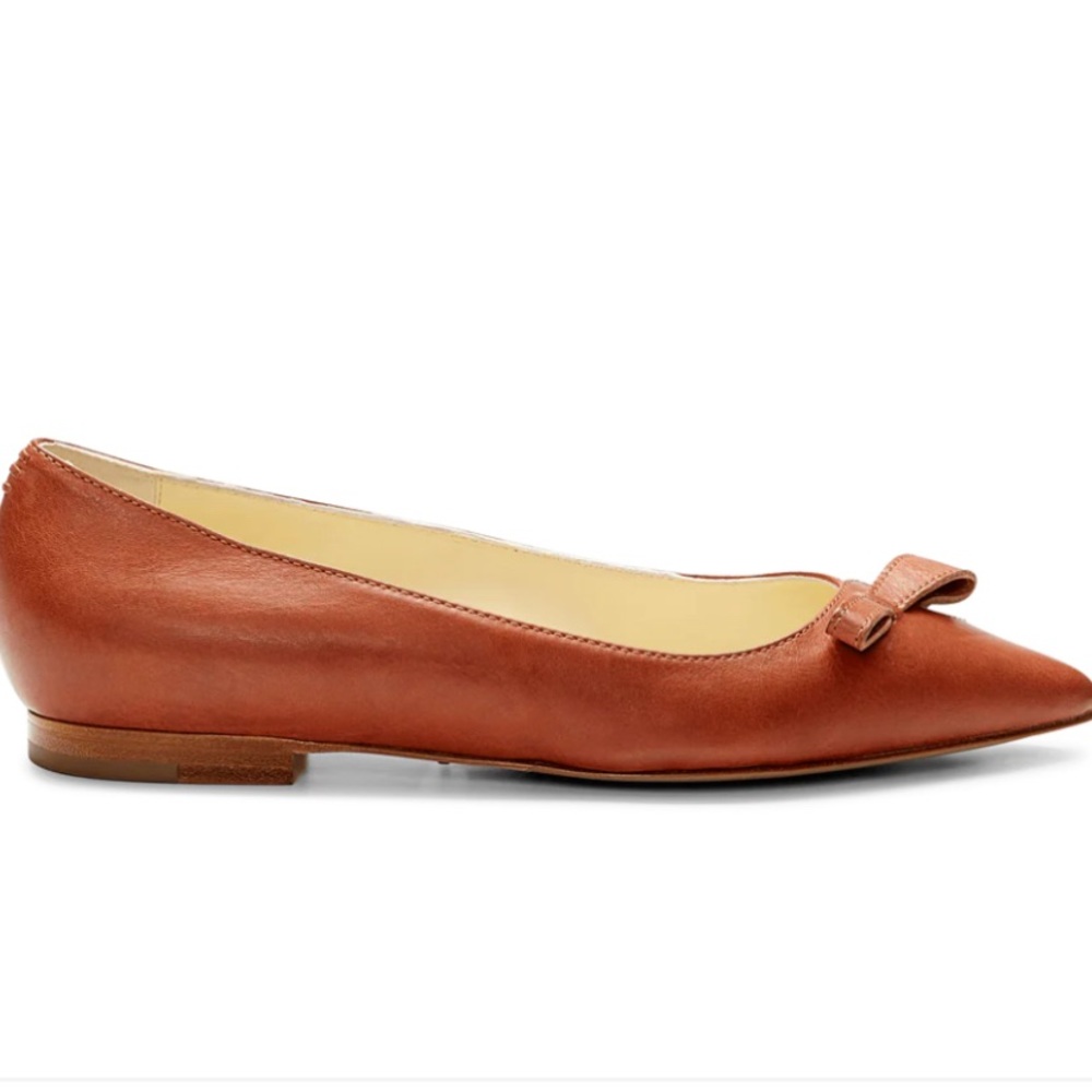 Sarah Flint Natalie flat in Saddle